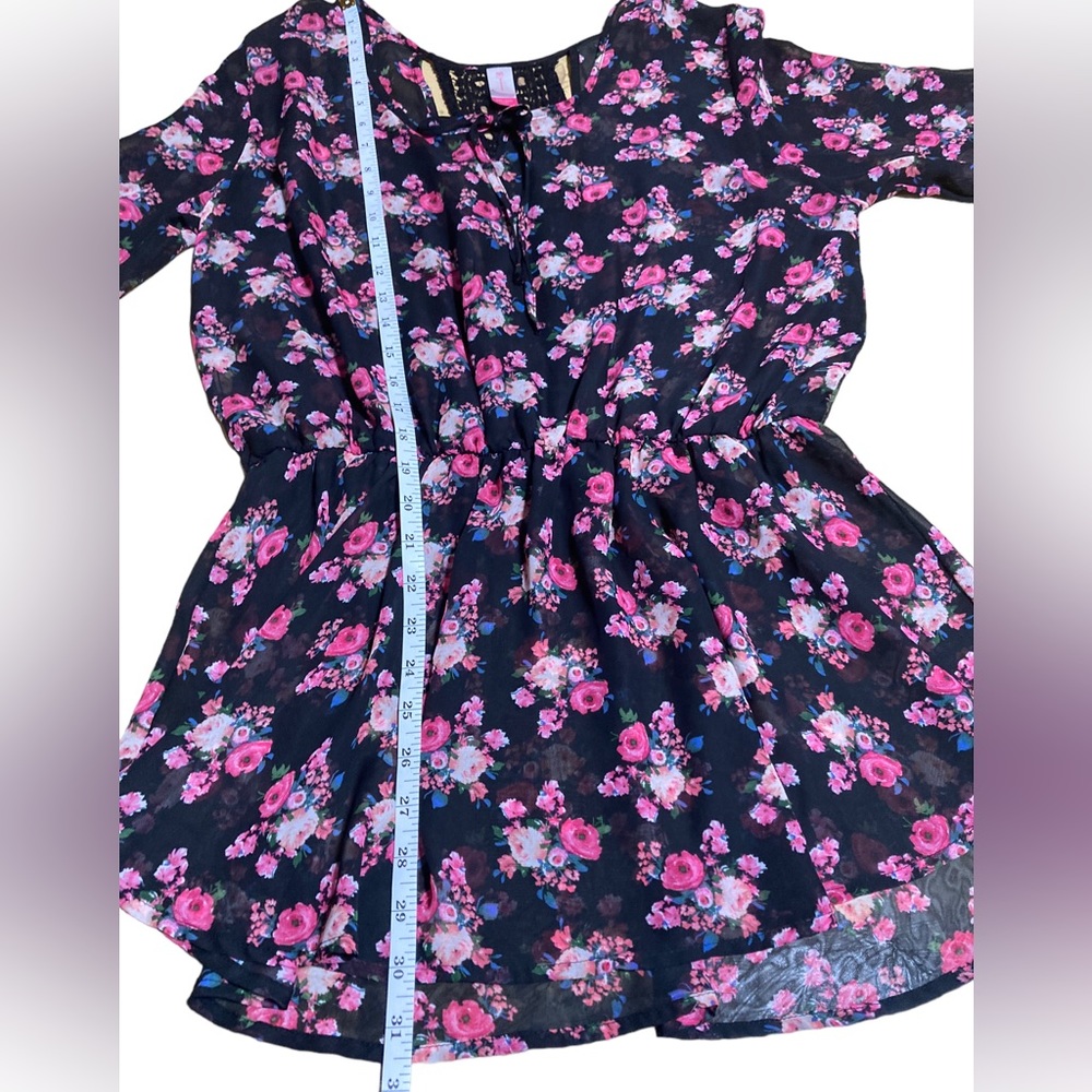 No Boundaries women’s floral boho blouse w/open back blouse & cinched waist. - Picture 6 of 6
